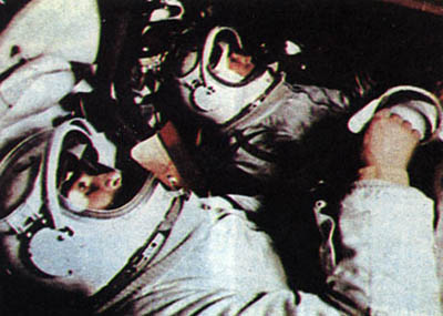 1965��3��18�������Ա��̫�մ���Ư��
