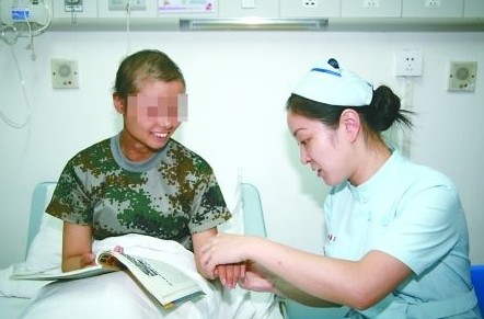 梦回<em>象牙塔</em> 大一<em>女生</em>身患癌症乐观应对-英语学