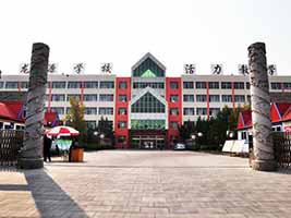 山东省诸城市龙源学校 山东省诸城市龙源学校是一所集初中,小学