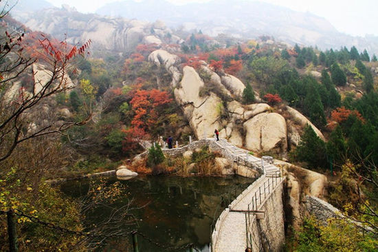 凤凰山,海拔358米,为百花山支脉,同属太行山系.