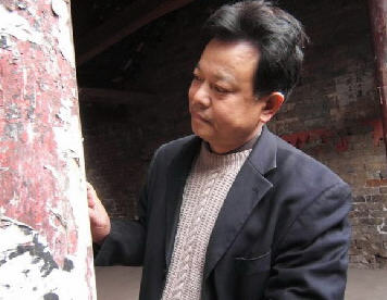 谢志明在湘乡市扶洲谢氏宗祠考察