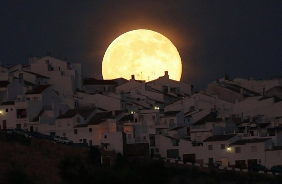 世界各地現超級圓月 夜景唯美震撼