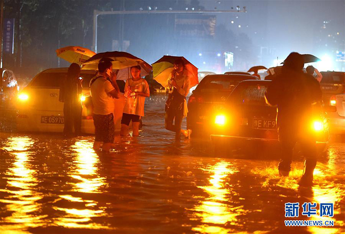 河南安阳暴雨袭城 启动防汛Ⅰ级应急响应